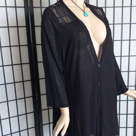 Stay Cozy & Classy: NWT Cable & Gauge 2X Black Textured Long Cardigan with Lace - Picture 3 of 10